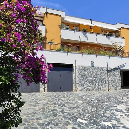 Maison Blanche Апартаменты *